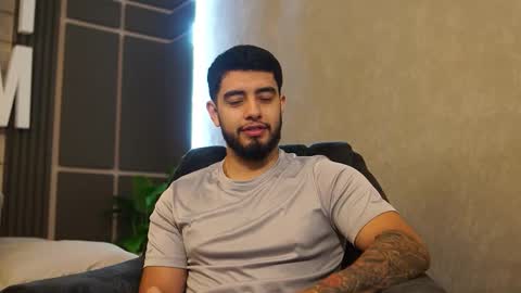 Snapshot of nick_vans chatting on December 3, 2025, 12:47 pm Jhohan online show from December 3, 2025, 12:47 pm