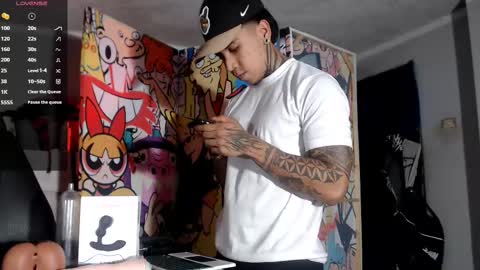 Nickhot0609 online show from February 12, 2025, 9:43 pm