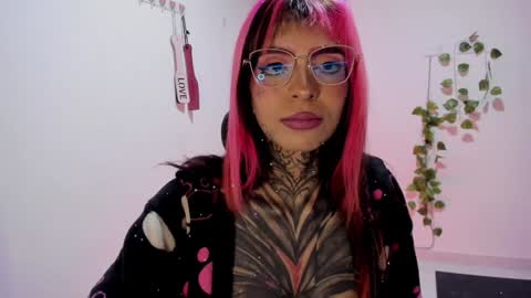 Snapshot of nicki_1 chatting on January 17, 2025, 9:06 am   Help me reach 100 thumbs up online show from January 17, 2025, 9:06 am