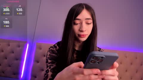 Snapshot of nickierainer chatting on December 8, 2024, 4:25 am Nickie online show from December 8, 2024, 4:25 am