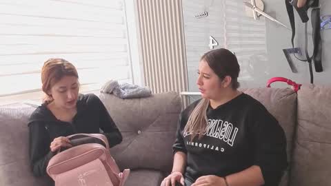 nicky_as online show from November 25, 2025, 2:17 pm