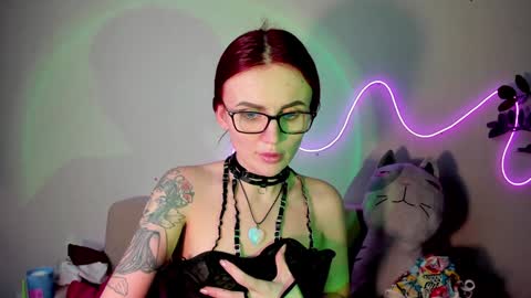 Snapshot of nicky_weekends chatting on December 10, 2024, 3:20 am Nicky Weekends online show from December 10, 2024, 3:20 am