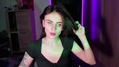 Snapshot of nicky_weekends chatting on January 27, 2025, 1:37 am Nicky Weekends online show from January 27, 2025, 1:37 am