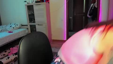 Snapshot of nicky_weekends chatting on February 9, 2025, 11:36 am Nicky Weekends online show from February 9, 2025, 11:36 am