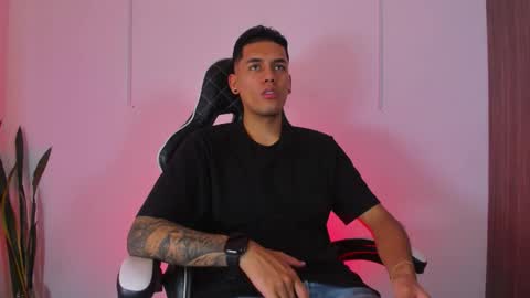 Snapshot of nickyblazze_ chatting on September 30, 2025, 8:03 pm Nicky online show from September 30, 2025, 8:03 pm