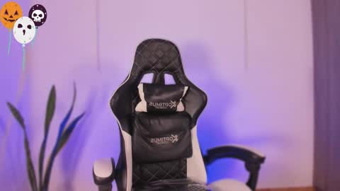 Nicky  online show from November 1, 2025, 12:29 pm