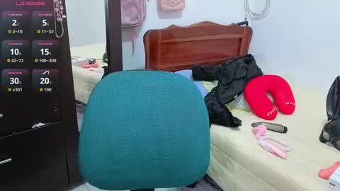 Nicolle online show from December 3, 2025, 11:25 pm