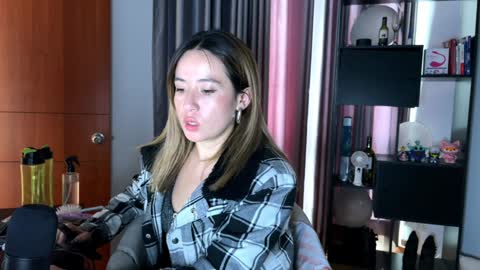 Snapshot of nickywindsor chatting on January 15, 2025, 9:30 pm Nicky online show from January 15, 2025, 9:30 pm