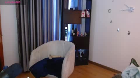 Snapshot of nickywindsor chatting on February 21, 2025, 7:10 pm Nicky online show from February 21, 2025, 7:10 pm