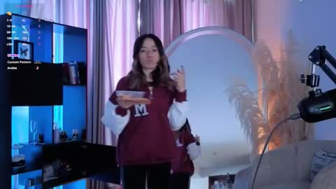 Snapshot of nickywindsor chatting on September 12, 2025, 5:24 pm Nicky online show from September 12, 2025, 5:24 pm