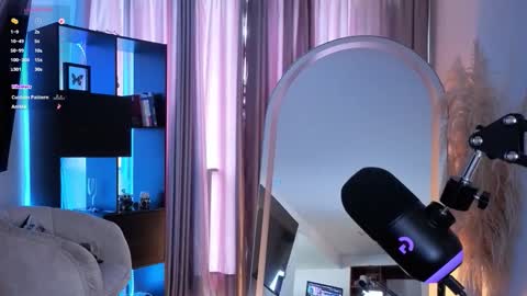 Snapshot of nickywindsor chatting on September 15, 2025, 4:18 pm Nicky online show from September 15, 2025, 4:18 pm