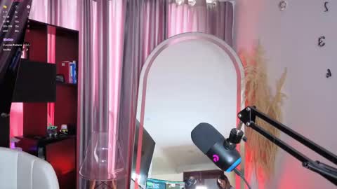 Snapshot of nickywindsor chatting on September 25, 2025, 4:54 pm Nicky online show from September 25, 2025, 4:54 pm