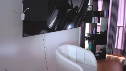 Snapshot of nickywindsor chatting on October 23, 2025, 5:44 pm Nicky online show from October 23, 2025, 5:44 pm