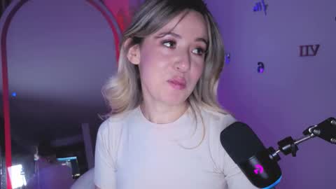 Snapshot of nickywindsor chatting on November 10, 2025, 11:48 pm Nicky online show from November 10, 2025, 11:48 pm