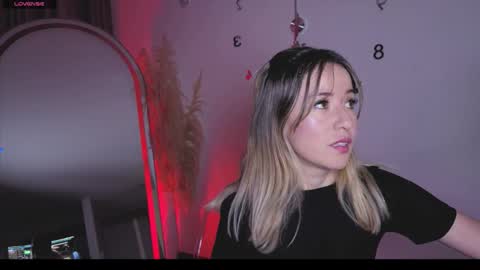 Snapshot of nickywindsor chatting on November 15, 2025, 10:59 pm Nicky online show from November 15, 2025, 10:59 pm