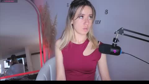 Snapshot of nickywindsor chatting on November 16, 2025, 7:19 pm Nicky online show from November 16, 2025, 7:19 pm