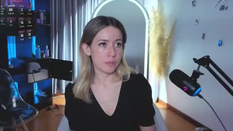 Snapshot of nickywindsor chatting on November 23, 2025, 9:47 pm Nicky online show from November 23, 2025, 9:47 pm