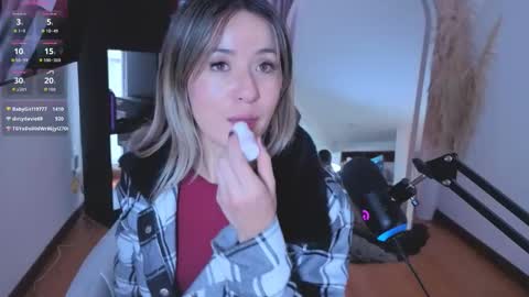 Snapshot of nickywindsor chatting on December 1, 2025, 4:23 pm Nicky online show from December 1, 2025, 4:23 pm