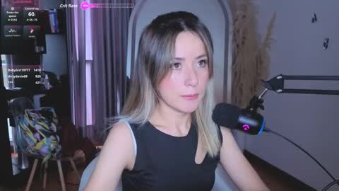 Snapshot of nickywindsor chatting on December 3, 2025, 6:17 pm Nicky online show from December 3, 2025, 6:17 pm