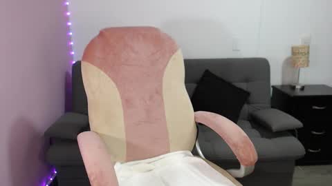 nicole Storm online show from November 5, 2025, 11:16 pm