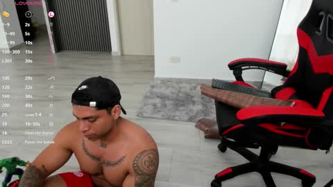 nicolas_montoya online show from October 17, 2025, 3:47 pm