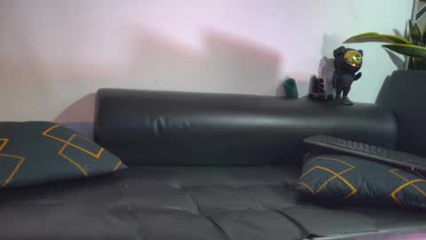 Nicolas online show from December 17, 2025, 2:17 am