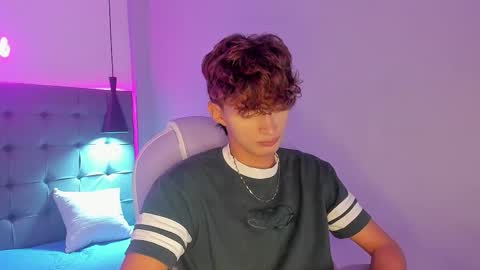 nicolasferrer18 online show from December 1, 2025, 7:30 pm