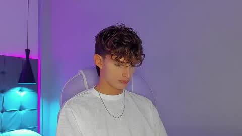 nicolasferrer18 online show from December 4, 2025, 7:44 pm