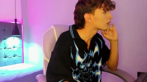 nicolasferrer18 online show from December 14, 2025, 7:29 pm