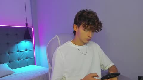 nicolasferrer18 online show from December 17, 2025, 7:31 pm