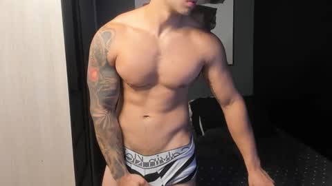 Snapshot of nicolasmuscle chatting on December 2, 2025, 1:22 am Andres online show from December 2, 2025, 1:22 am