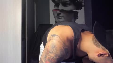 Snapshot of nicolasmuscle chatting on December 4, 2025, 4:59 pm Andres online show from December 4, 2025, 4:59 pm