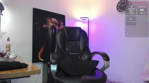 Nicolas Fellener online show from November 23, 2025, 4:12 am