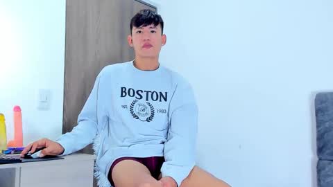 nicolastorres__ online show from November 12, 2025, 4:57 am