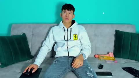 nicolastorres__ online show from November 24, 2025, 7:41 am