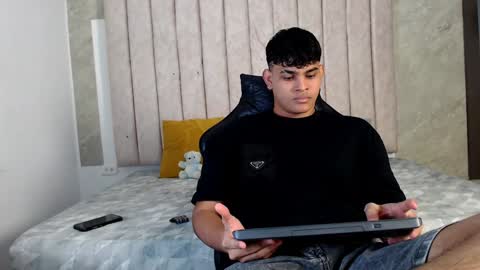 Snapshot of nicole_and_thiago chatting on January 27, 2025, 12:33 am nicole_and_thiago online show from January 27, 2025, 12:33 am