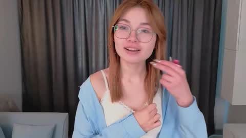 Snapshot of nicole_carters chatting on October 15, 2025, 6:13 am Nicole online show from October 15, 2025, 6:13 am