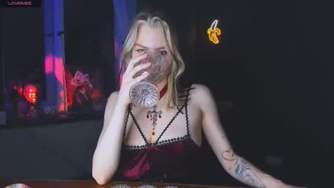 Nicole online show from November 1, 2025, 2:35 am