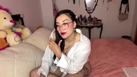 Nicole online show from October 24, 2025, 4:42 am