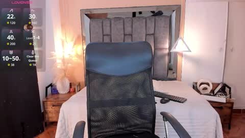 Snapshot of nicole_whitee chatting on September 24, 2025, 8:01 pm N A T A L I A online show from September 24, 2025, 8:01 pm