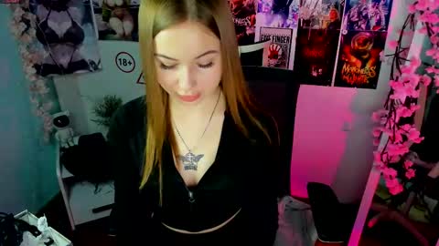 Snapshot of nicoledior_ chatting on December 5, 2025, 7:39 am Nicole online show from December 5, 2025, 7:39 am