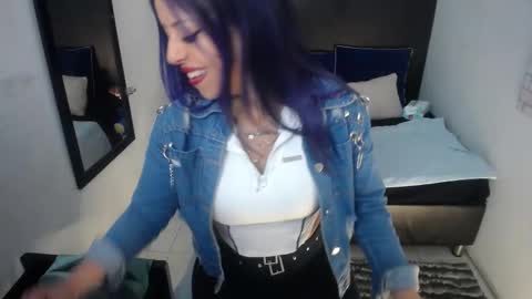 nicolee millerr online show from September 16, 2025, 12:06 pm