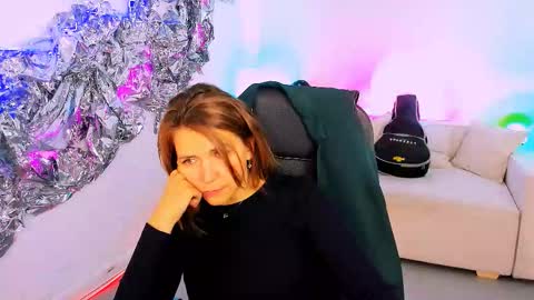 nicolehits online show from September 9, 2025, 5:29 am