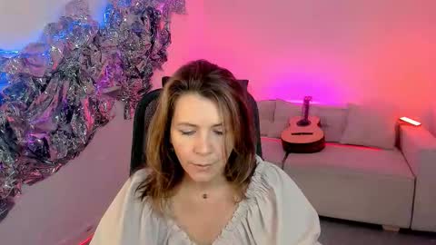 nicolehits online show from September 19, 2025, 9:11 am