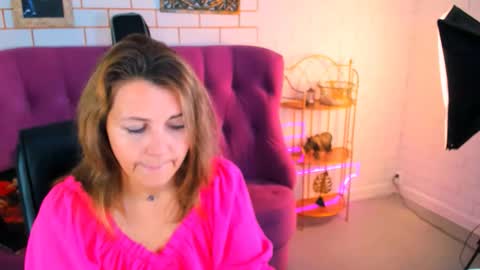 nicolehits online show from October 6, 2025, 9:29 am