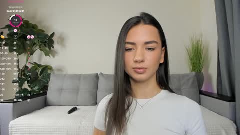 Snapshot of nicoleluuv chatting on December 9, 2024, 1:13 pm Dua Lipa online show from December 9, 2024, 1:13 pm
