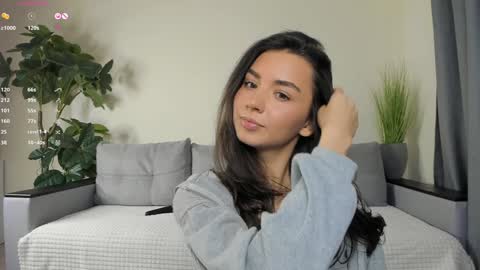Snapshot of nicoleluuv chatting on December 19, 2024, 1:07 pm Dua Lipa online show from December 19, 2024, 1:07 pm