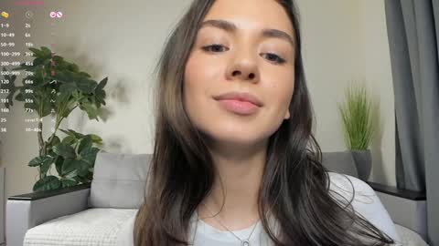 Snapshot of nicoleluuv chatting on December 19, 2024, 4:13 pm Dua Lipa online show from December 19, 2024, 4:13 pm