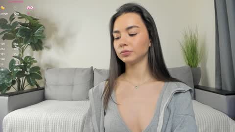 Snapshot of nicoleluuv chatting on January 16, 2025, 1:04 pm Dua Lipa online show from January 16, 2025, 1:04 pm
