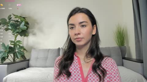 Snapshot of nicoleluuv chatting on February 3, 2025, 4:10 pm Dua Lipa online show from February 3, 2025, 4:10 pm